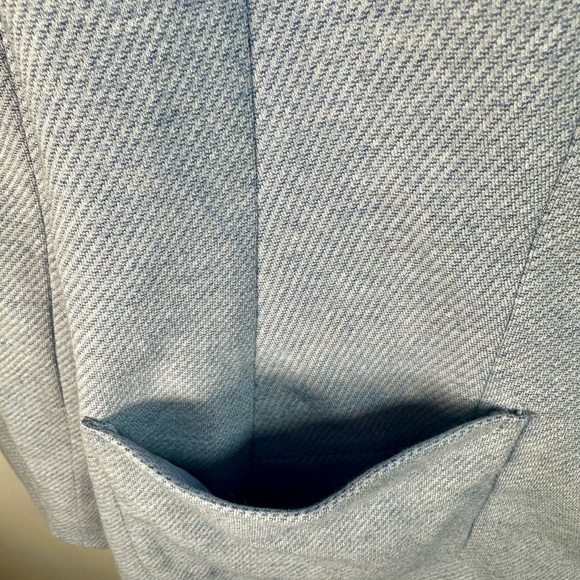 Talbots Blue Blazer with Notched Lapels and Tailored Silhouette size 6 petite - Picture 4 of 11